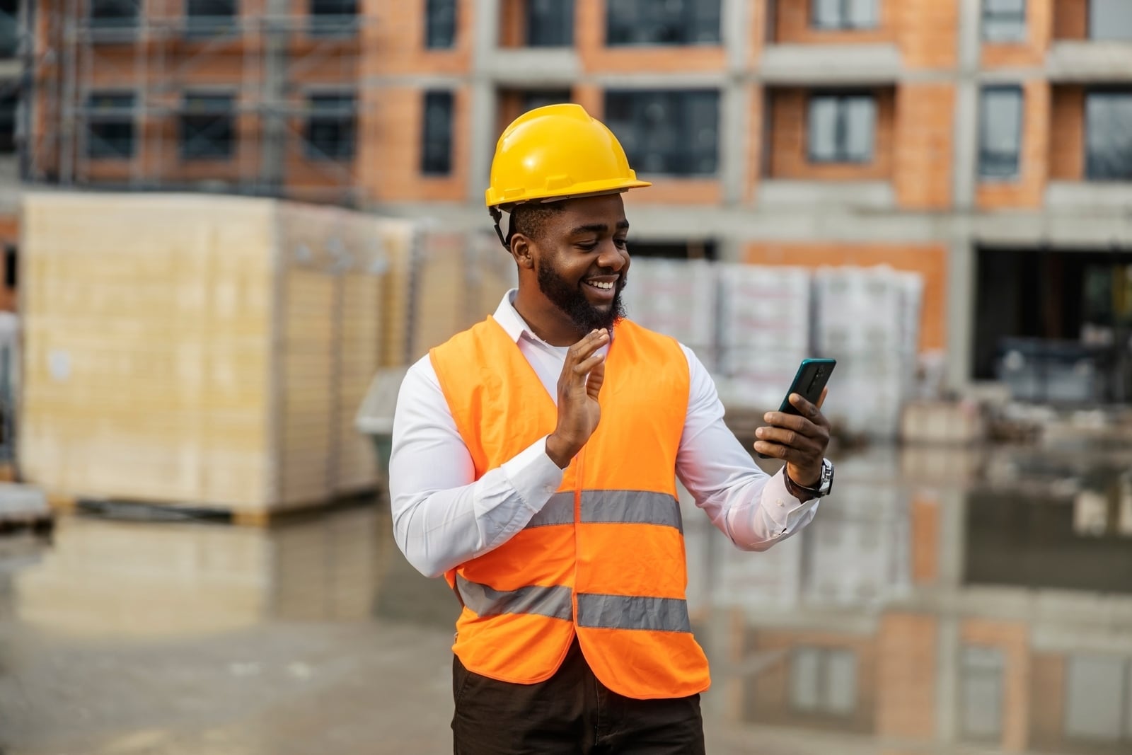 Portraitofinterracialconstructionsitemanagerhavingvideocallwith
