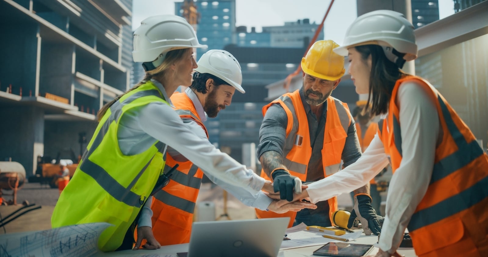 Professionalteamofcivilengineersandconstructionmanagersputtinghands